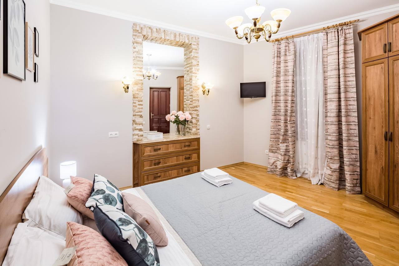 High Castle Apartment *